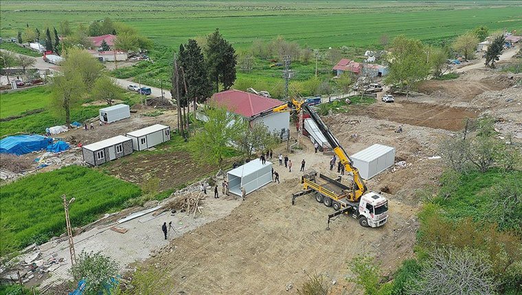 Kahramanmaraş'ta katlanabilir konteyner kurulumu başladı