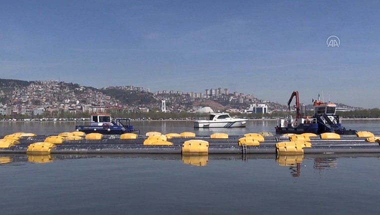 İzmit Körfezi'nin dip çamuru temizleniyor