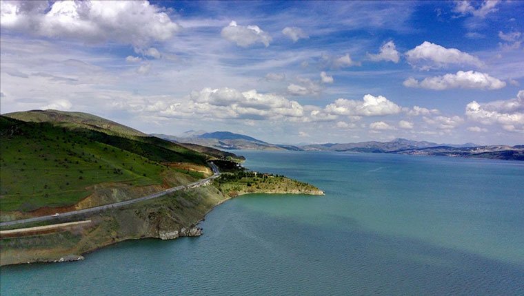 Hazar Gölü bayrama hazır