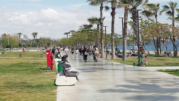 Antalya ve Muğla sahillerinde bayram tatili yoğunluğu yaşanıyor