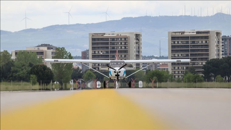 Türk havacılığının yeni uçağı Troy T200 ilk kez piste çıktı!