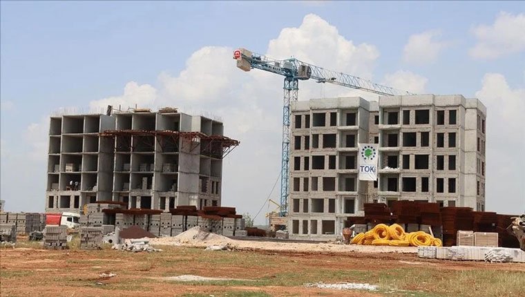 Adana'da kalıcı konutlar afetzedelere yıl sonunda teslim edilecek!