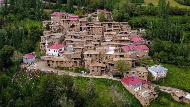 Bitlis'teki taş evler doğaseverlerin gözde rotalarından biri oldu!