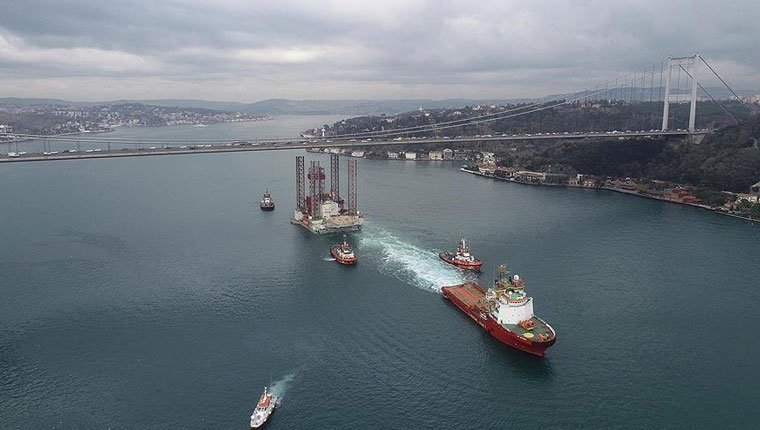 Boğazlardan gemi geçişinde zamlı tarife yarın başlıyor!