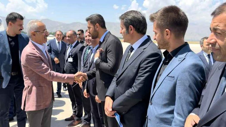 Bakan Uraloğlu, Hakkari'de önemli açıklamalarda bulundu!
