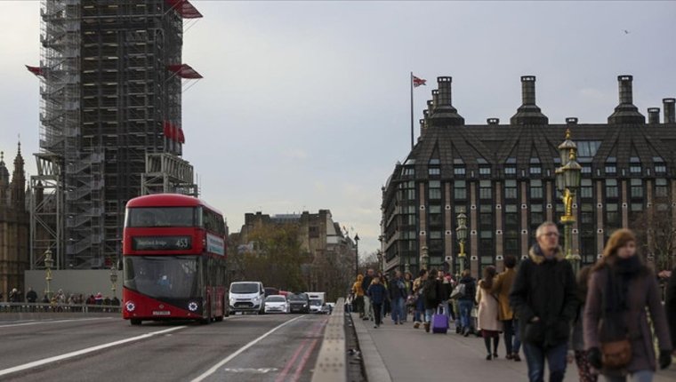 Birleşik Krallık'ta konut fiyatları düşüşünü 4. aya taşıdı