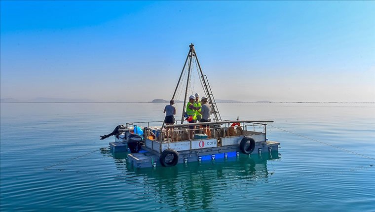İzmir Körfezi'ndeki 30 noktadan depremsellik çalışması için karot örneği alındı