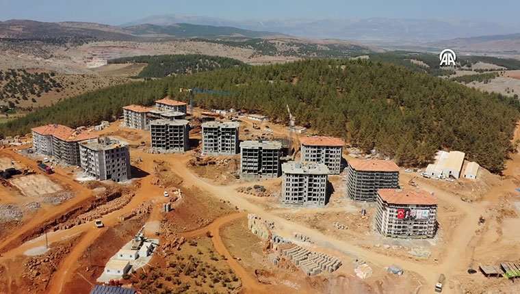 Türkoğlu'nda inşa edilen 1150 deprem konutu Ekim'de teslim edilecek