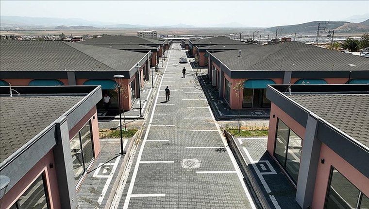 İslahiye ve Nurdağı’nda yapılan iş yerleri hak sahiplerine teslim ediliyor