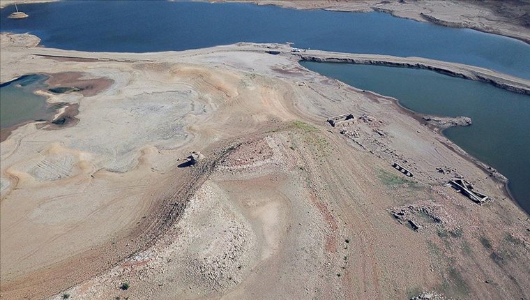 Bodrum’daki Mumcular Barajı’nda su seviyesi diplerde!