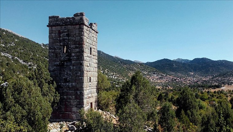 Toros Dağları'ndaki Ceceler Kulesi yıllara meydan okuyor!