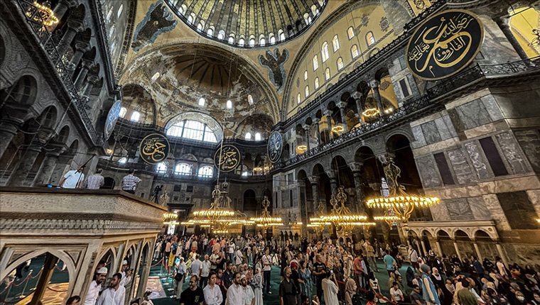 Ayasofya-i Kebir Cami-i Şerifi yabancı ziyaretçilere biletli olacak!