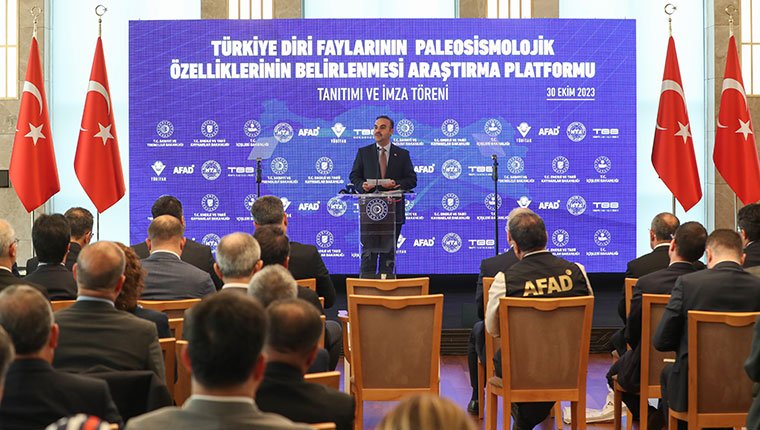Bakan Kacır: "Yerleşim alanlarını etkileyecek deprem senaryolarını ortaya koyacağız"