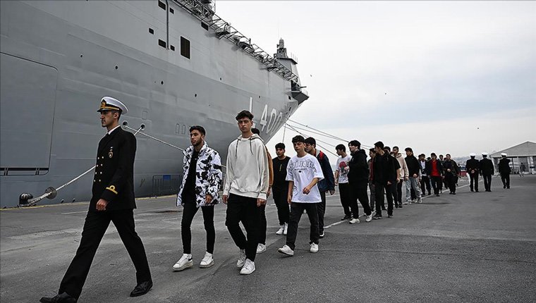 TCG Anadolu gemisi Sarayburnu'nda ziyarete açıldı!