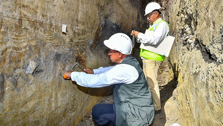 İzmir ve çevresindeki depremsellik araştırmasında 90 hendek kazıldı