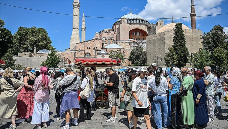 İstanbul 9 ayda 13 milyondan fazla turist ağırladı!