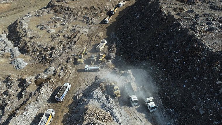 Malatya'da yüzde 15 seviyesindeki hasarlı bina yıkımı 2,5 ayda yarıyı geçti!