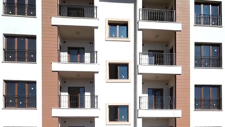  Pazarcık'ta inşa edilen afet konutlarının örnek dairesi görüntülendi