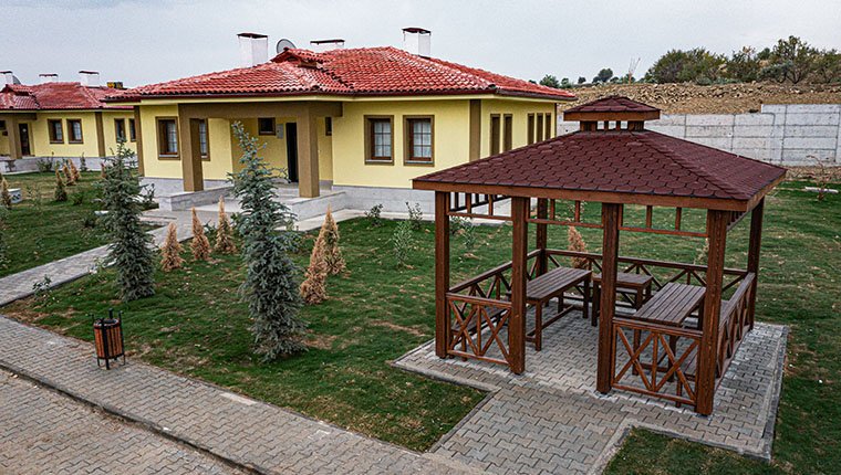 Hatay'da teslim edilen depremzede köy evleri havadan görüntülendi