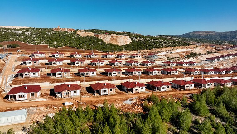 Gaziantep'in Atalar köyünde hafif çelikten köy evleri yapılıyor!