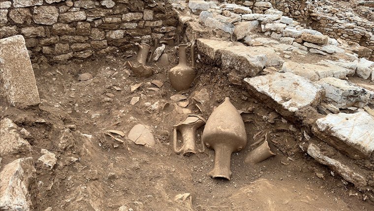 Amos Antik Kenti'nde 10 amfora bulundu!