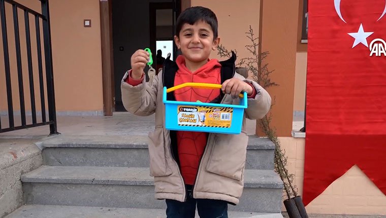 Adıyaman'da 29 köy konutunun anahtarları hak sahiplerine teslim edildi