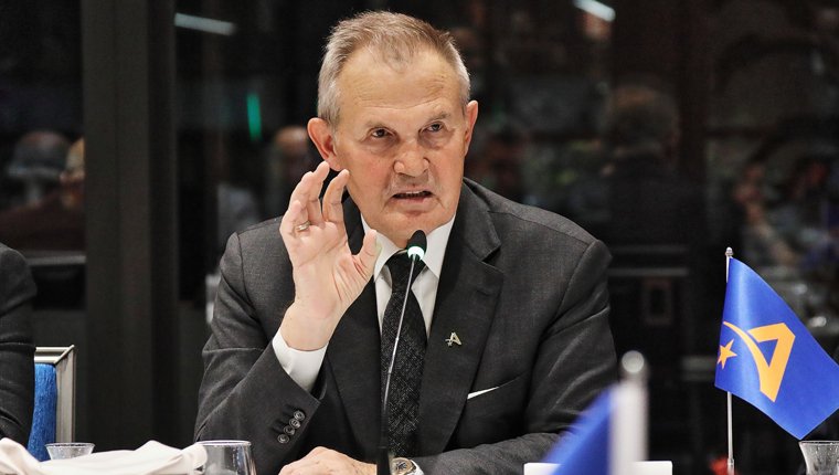 "İstanbul'da 100 bin natamam konut var, bunlara müdahale edilmeli"