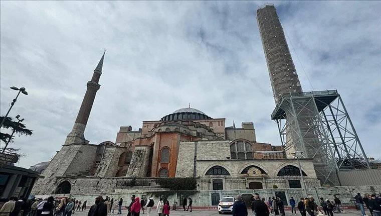 Ayasofya'nın II. Beyazıt minaresi söküldü!