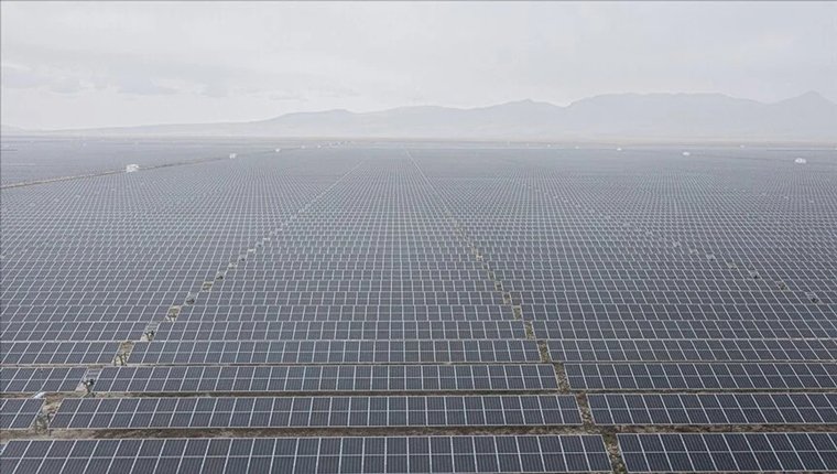 Güneş enerjisi  gücü 12 bin megavatı aştı!