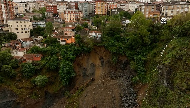 Gaziosmanpaşa'da toprak kayması yaşanan bölge havadan görüntülendi!