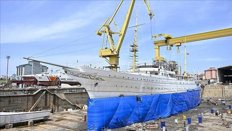 TCG Anadolu'dan daha büyük bir "milli uçak gemisi" tasarlanıyor!