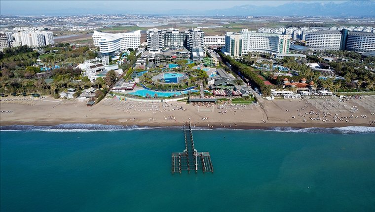 Antalya yılın ilk 4 ayında 2 milyon 66 bin 962 yabancı turisti ağırladı!