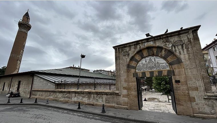 Sivas'taki 827 yıllık Ulu Cami kapsamlı restorasyona hazırlanıyor