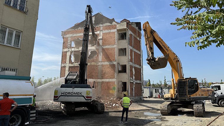 Zeytinburnu'nda 6 bina kentsel dönüşüm için yıkılıyor