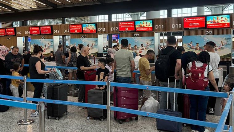 Bayram tatilinde havalimanlarında yaklaşık 8 milyon yolcuya hizmet verildi