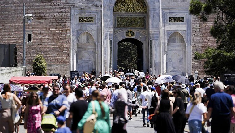 Türkiye bu yılın 5 aylık döneminde 18 milyona yakın ziyaretçi ağırladı