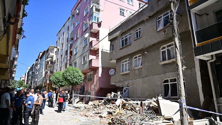 Bahçelievler'de 7 katlı bina kısmen çöktü