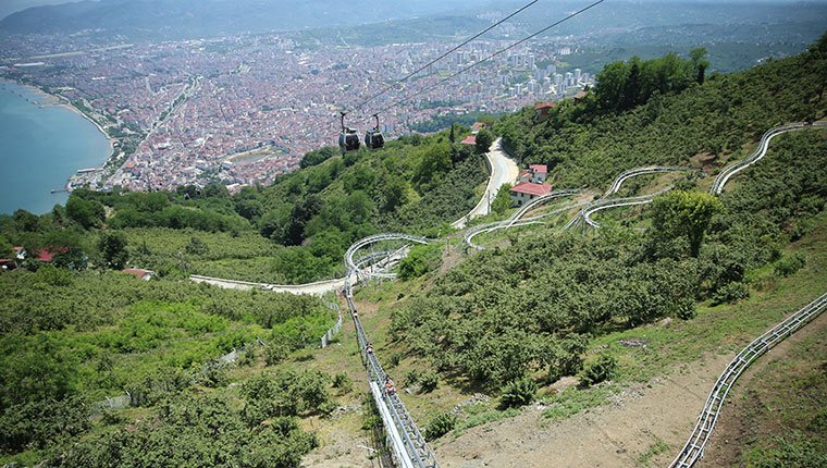 Ordu'da turistler dağ kızağı heyecanı yaşıyor
