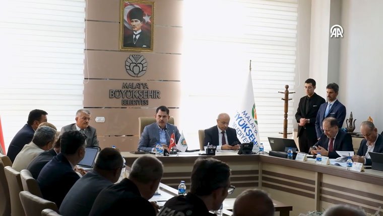 Bakan Kurum, ilk ziyaretini depremden etkilenen Malatya'ya gerçekleştirdi
