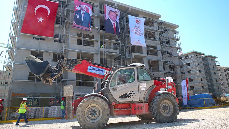 Hatay Güzelburç Mahallesi'ndeki 600 deprem konutunun inşası sürüyor