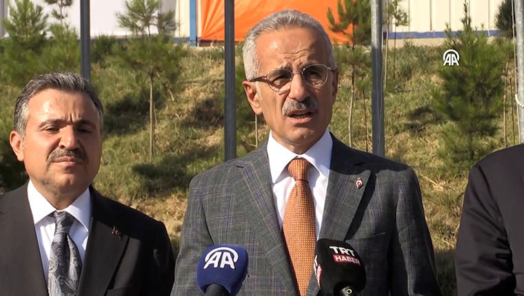 Bakan Uraloğlu, Şırnak-Van kara yolu inşaatında incelemelerde bulundu