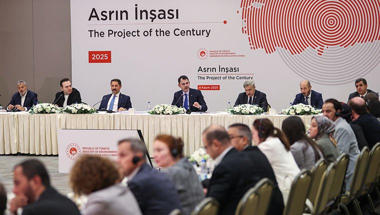 Bakan Kurum, yerli ve yabancı gazetecilere asrın seferberliğini anlattı