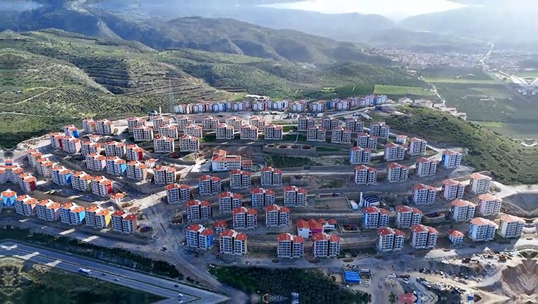 TOKİ İzmir Selçuk'ta 543 sosyal konut teslim ediliyor