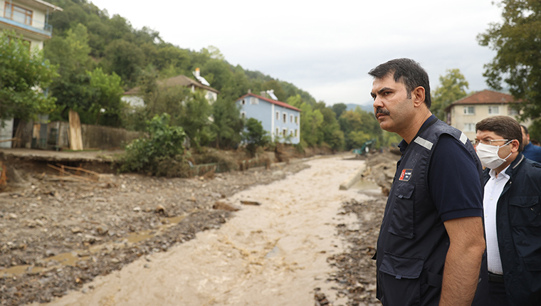 Bakan Kurum, Bartın'da sel bölgesini inceledi