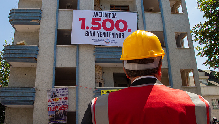 Avcılar'da kentsel dönüşümle 1500'üncü bina yıkıldı