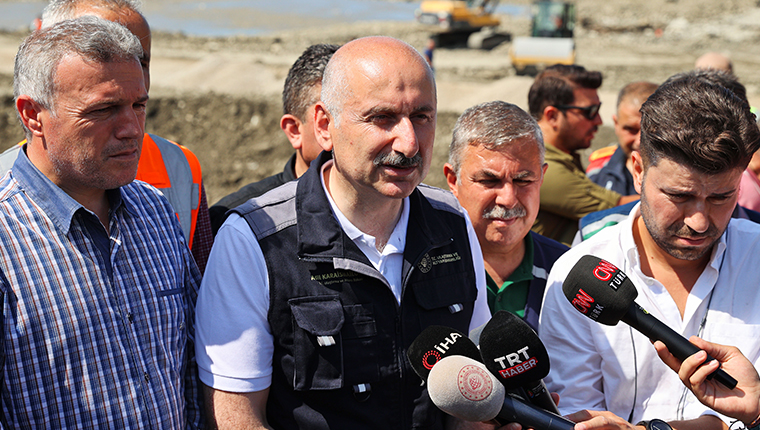 Bakan Karaismailoğlu Çatalzeytin'de yeni köprüyü ulaşıma açtı