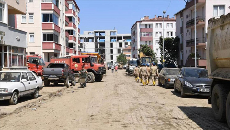 Kastamonu Bozkurt'tan 13 bin kamyon çamur çıkarıldı!