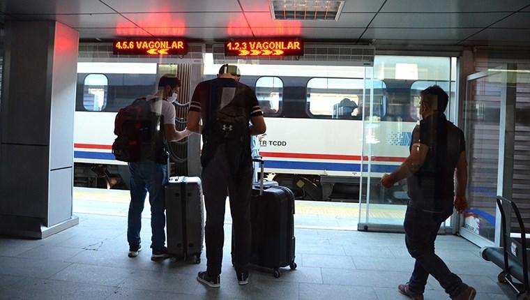 Konya YHT'de bayram tatili yoğunluğu başladı
