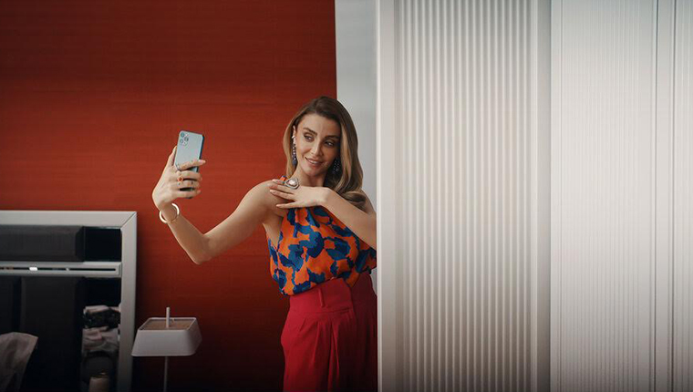 Özge Ulusoy, Weltew Home için tekrar kamera karşısında!