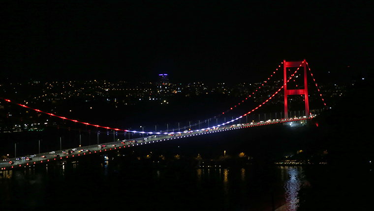 İstanbul'un köprüleri ve Galata Kulesi kırmızı beyaza bürünecek